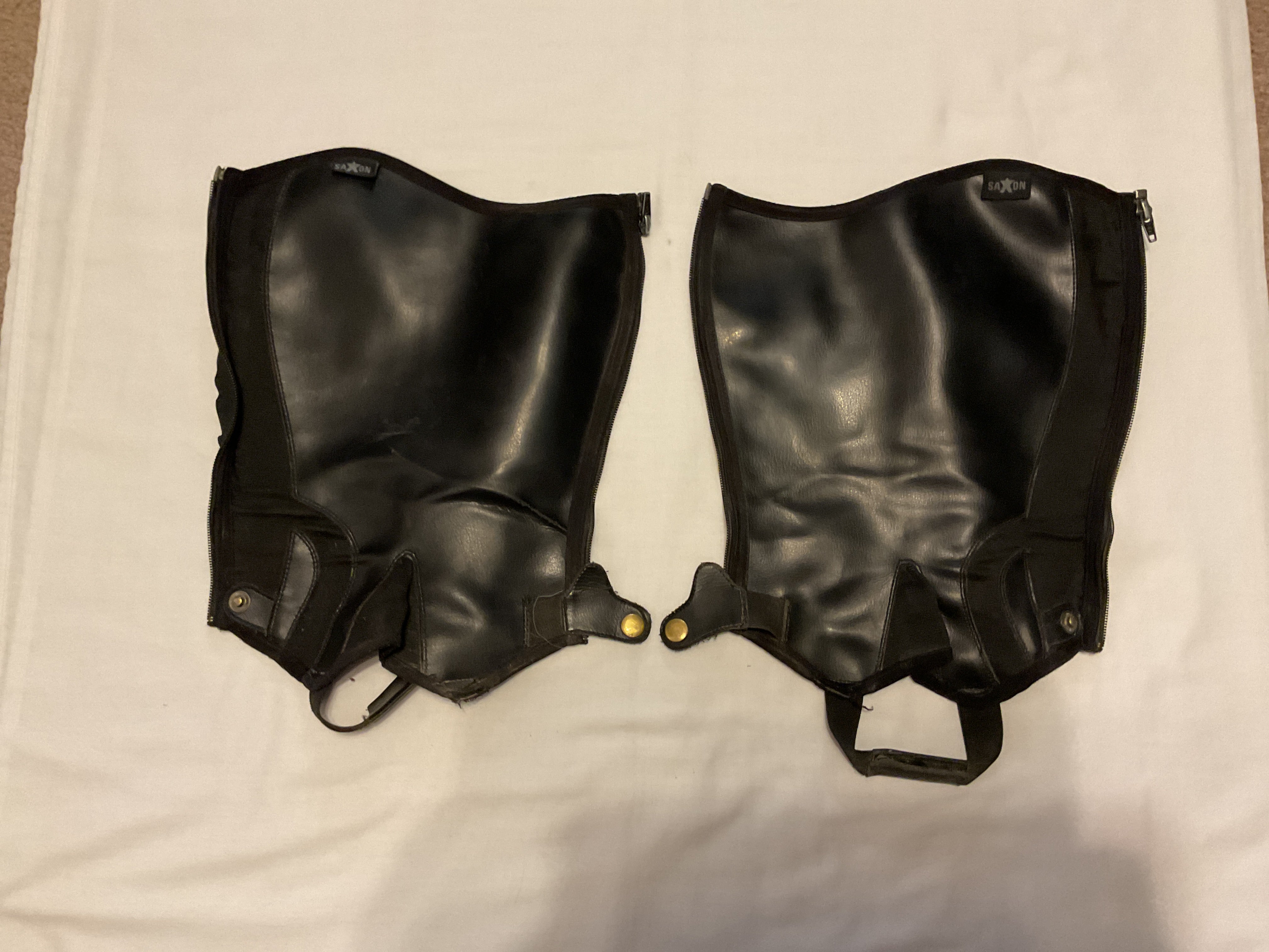 Saxon Childs Half Chaps Black S – Saddles N' Stuff